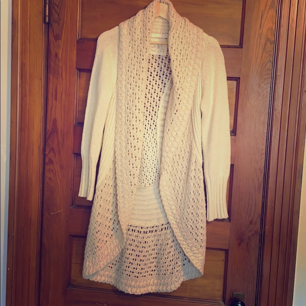 Cozy wool sweater. Good silhouette.